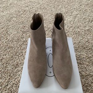 Steve Madden brand new taupe suede bootie